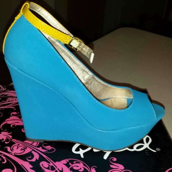 HP 3/23/14 TURQUOISE &YELLOW ANKLE WEDGE - Picture 3 of 3