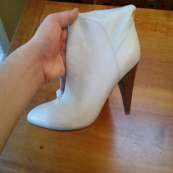 I have a gorgeous pair of guess stripper boots. - Picture 2 of 4