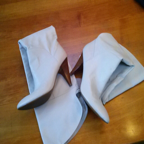 I have a gorgeous pair of guess stripper boots. - Picture 3 of 4