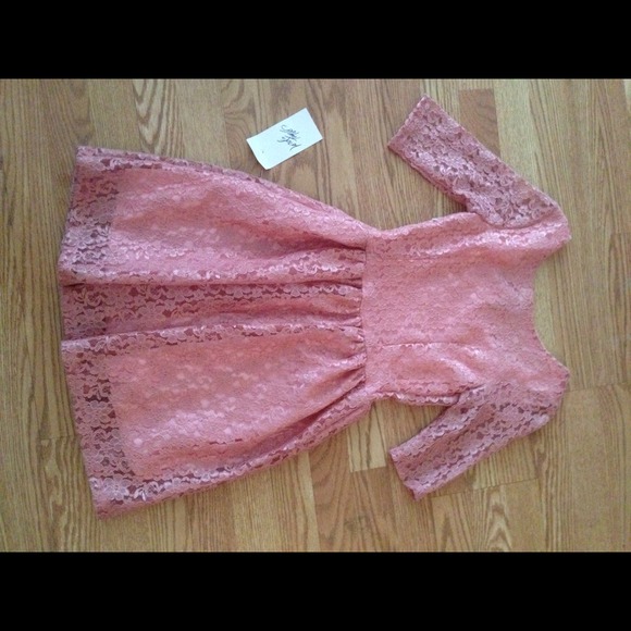 BUNDLED 🎉2x HOST PICK🎉 pink lace dress! - Picture 2 of 4