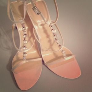 Vera Wang sling back heel