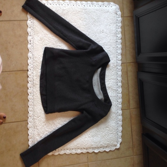 Lululemon RARE grey crop sweater