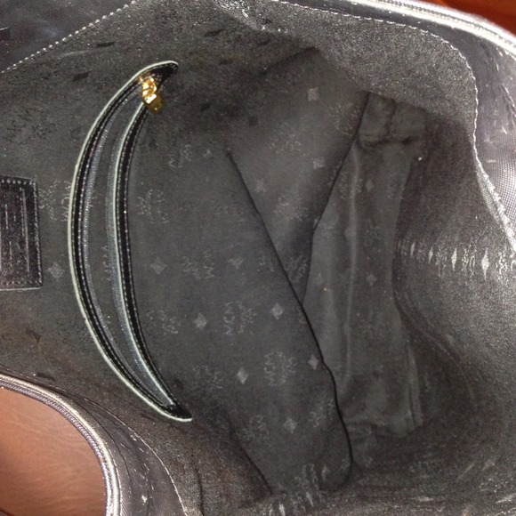 💯Authentic MCM collectible Hobo bag - Picture 2 of 4