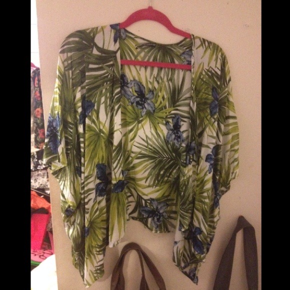 Brandy Melville floral kimono!!!