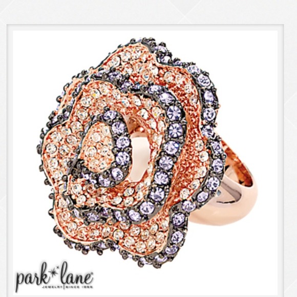 ⬇Reduced⬇Beautiful Rose Gold Ring!