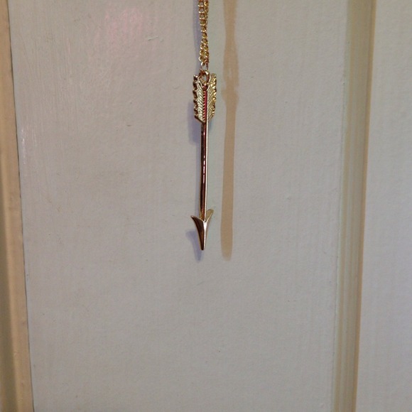 Arrow necklace