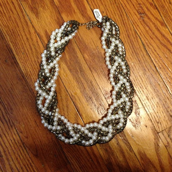 Chunky statement necklace