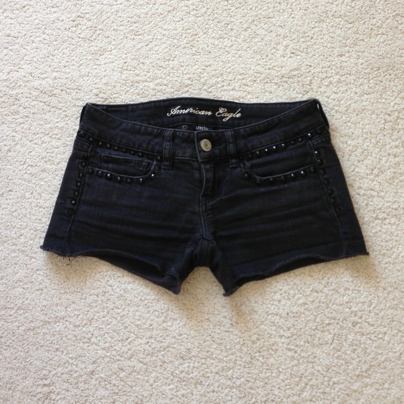 💢SOLD - AE black shorts💢
