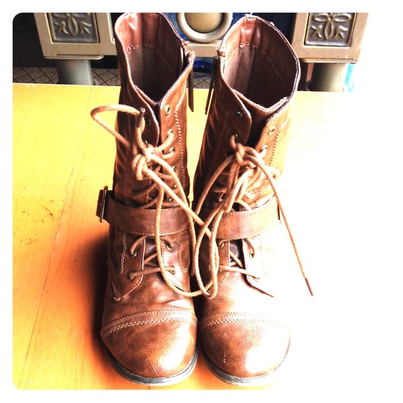 Combat boots