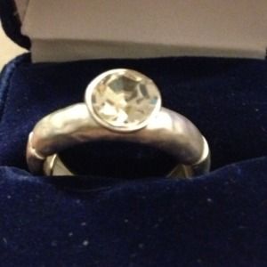 Stretchy Silver Solitaire