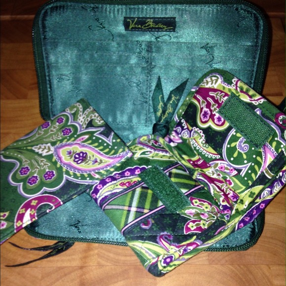Vera Bradley Clutches & Wallets - Vera Bradley Chelsea Green Retired Set
