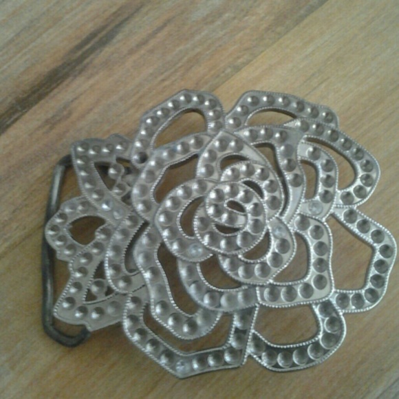 Rhinestone flower belt buckle