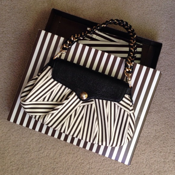 Item for @slimtrimwaist-Henri Bendel leather purse