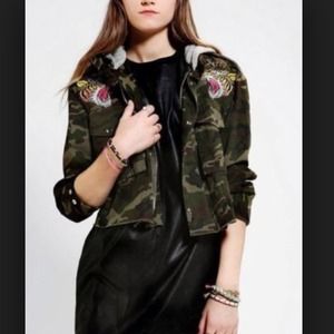 Unif tiger yell camo jacket