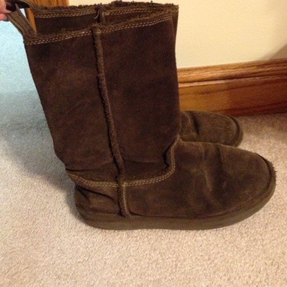dark brown boots.