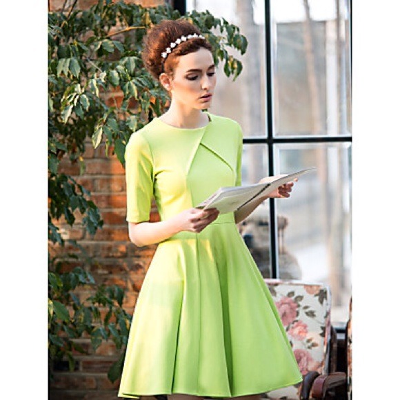 Dresses & Skirts - 🎉HP 02/09🎉Classy Pleats & Floral Dress