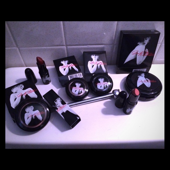 Item is on hold, NRA💋💋Marilyn Monroe Mac <3💋💋