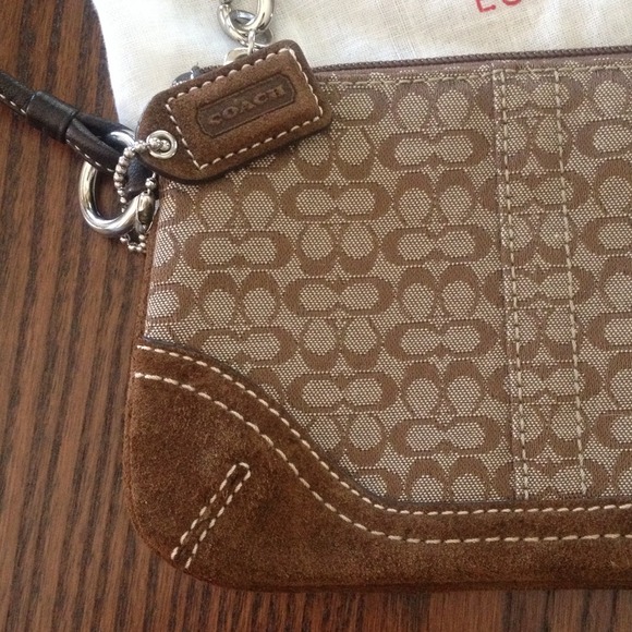 NWOT AUTHENTIC Small Coach Brown Wristlet - Picture 3 of 4