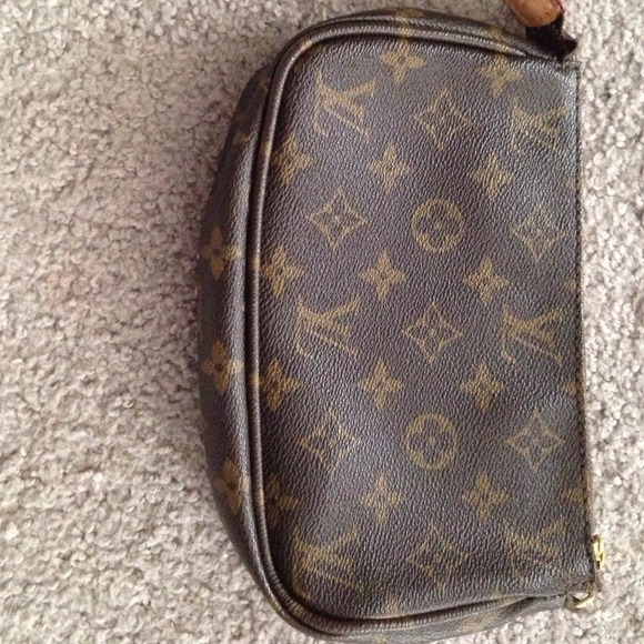 Brand new LV clutch (not authentic)