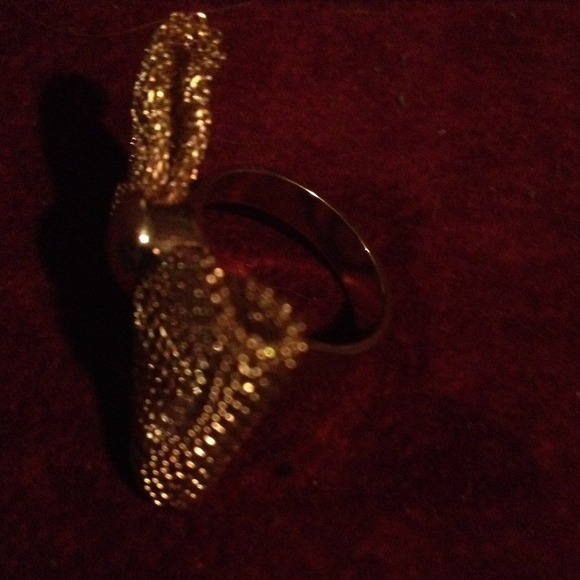 Gold bow ring - Picture 2 of 3