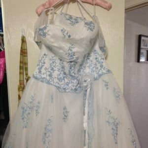 Wedding/kencetta dress. Must sell ASAP
