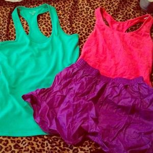 🚫sold🚫 Workout outfit bundle! 2 tanks and shorts