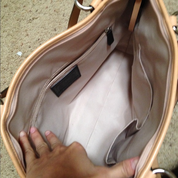 ⛔️Sold in mer.  COACH peyton pocket tote. - Picture 2 of 4