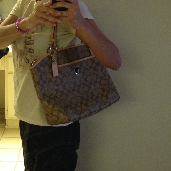 ⛔️Sold in mer.  COACH peyton pocket tote. - Picture 3 of 4