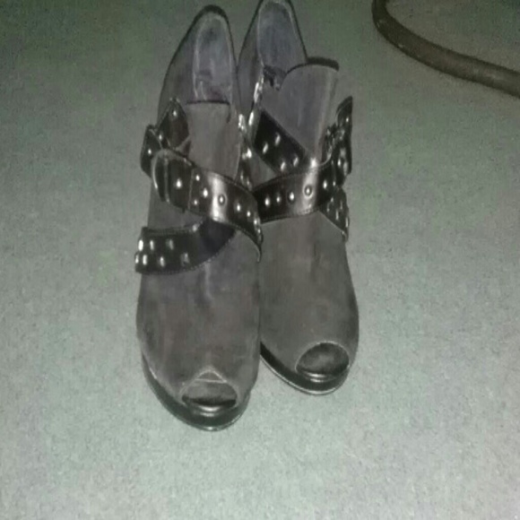 Heels - Picture 2 of 2