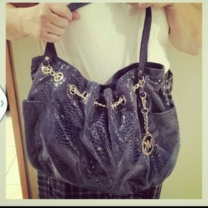 Navy blue mk bag barley used and perfect condition