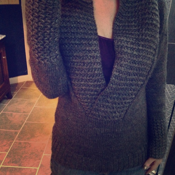 Grey Anne Taylor Sweater ❄️💙