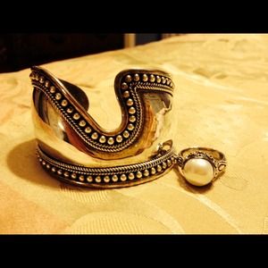 Silver cuff and ring with mother of pearl