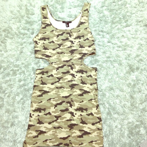 💀SOLD ON VINTED💀 Cute cutout camo bodycon dress