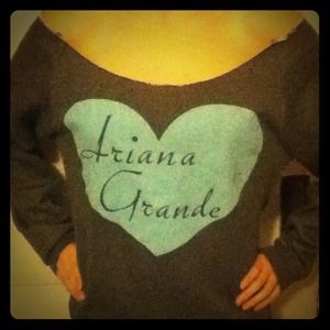 Ariana Grande off the shoulder top.