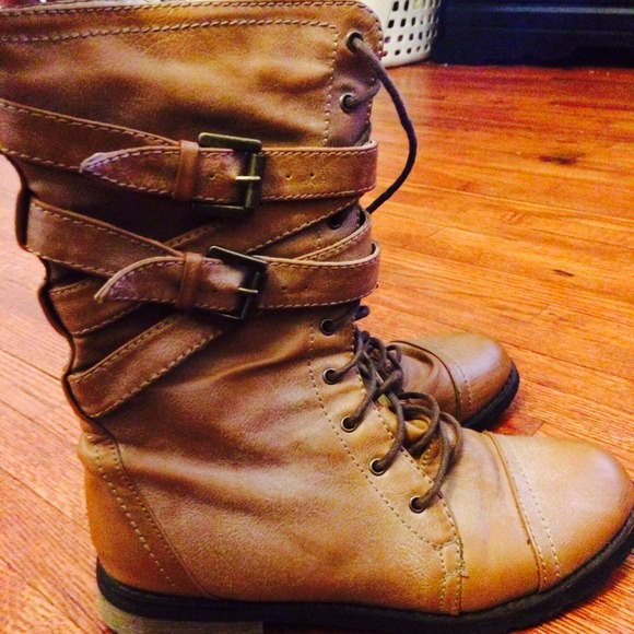 Brown combat boots great condition!!