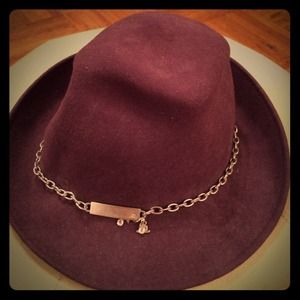 Jennifer Lopez hat 100% wool