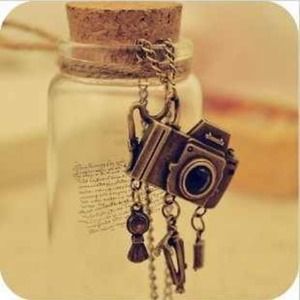 NWOT Vintage Style Camera Necklace