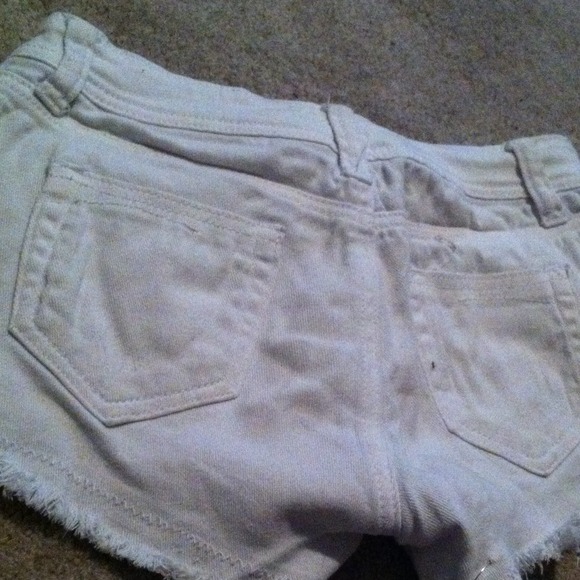 White shorts - Picture 2 of 2