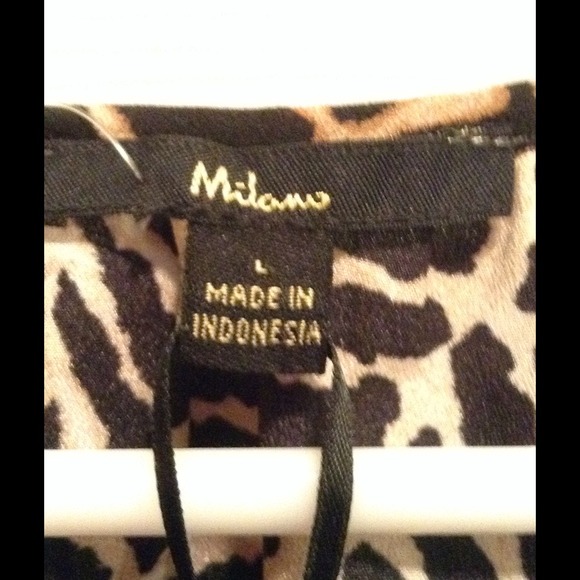 Cute Print Top - Picture 2 of 2