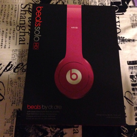 Beats solo HD by dr dre. "HOLD"