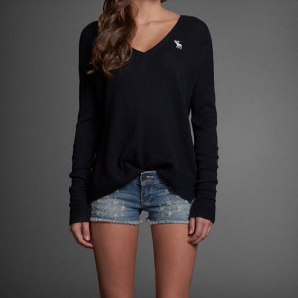SOLD :: A&F Navy Oversize Sweater