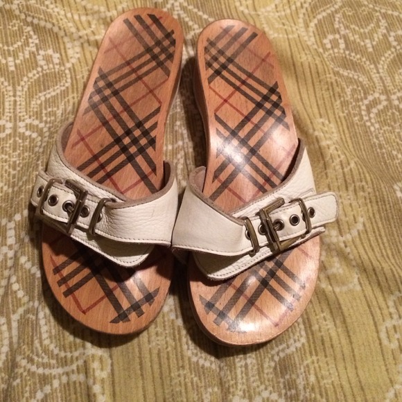Burberry wooden sandals size 8