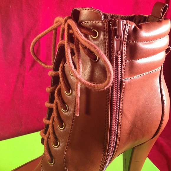 NWT Charles by Charles David lace-up bootie. - Picture 4 of 4