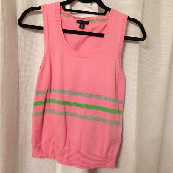 **SOLD** Tommy Hilfiger sweater tank top/vest - Picture 2 of 4