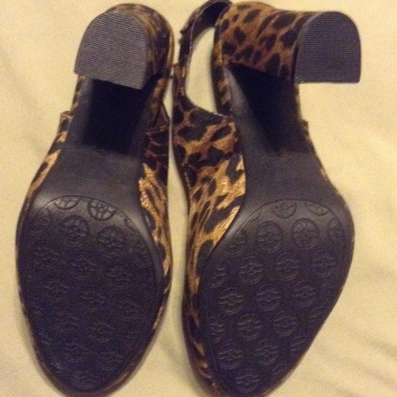 Cheetah print pumps - Picture 3 of 4