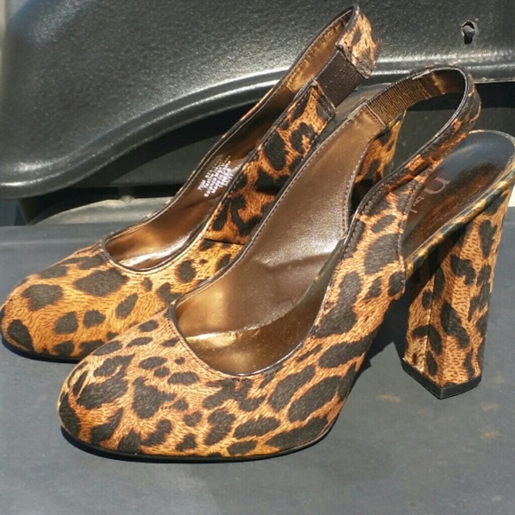 Cheetah print pumps - Picture 4 of 4