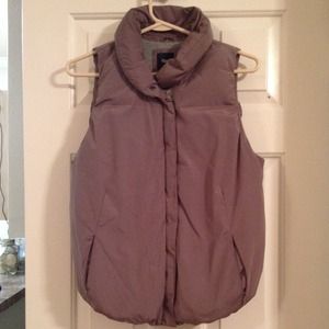 Gap down puffer vest