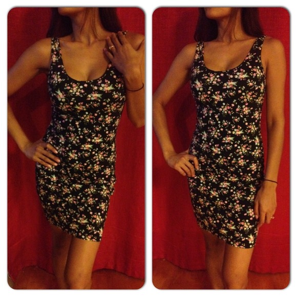 ❤️SOLD❤️VS fitted dress low back