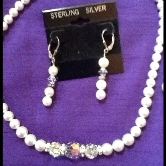 Reduced 3 piece set Pearl and crystal necklace set