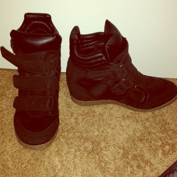 Black wedged sneakers 👞